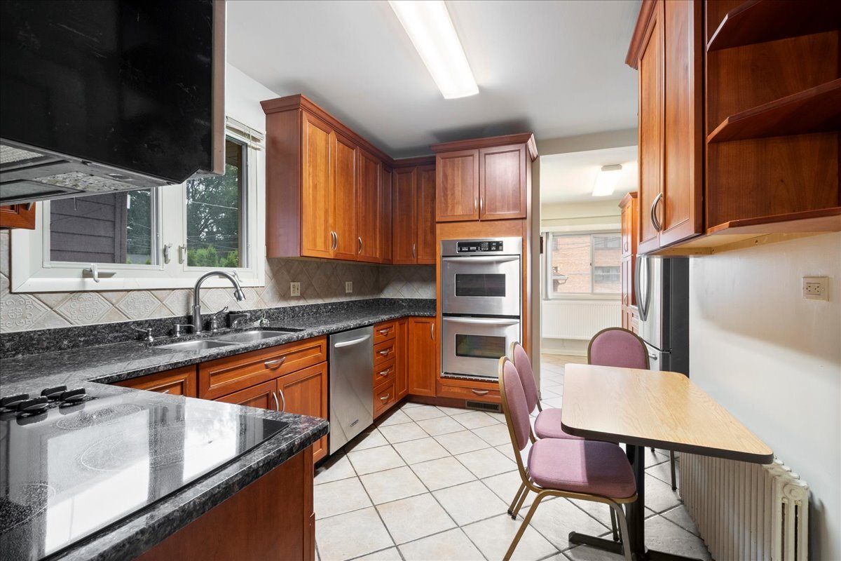 6520 N Fairfield Avenue Property Photo 12