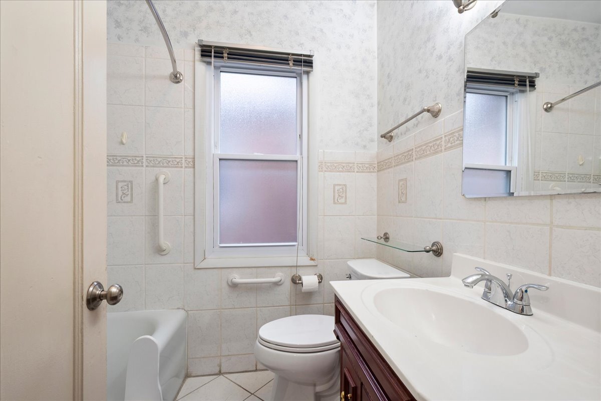 6520 N Fairfield Avenue Property Photo 17