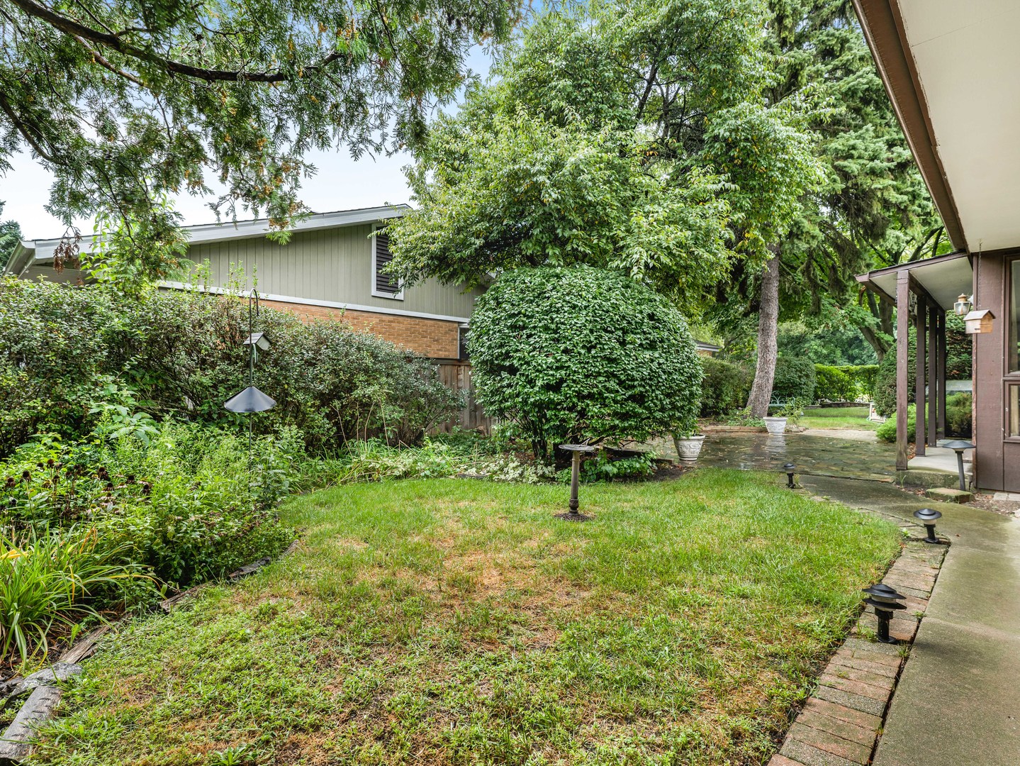 1121 S Aldine Avenue Property Photo 28