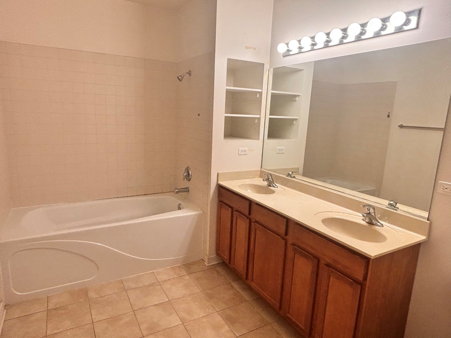 3963 W Belmont Avenue 233 Property Photo 7