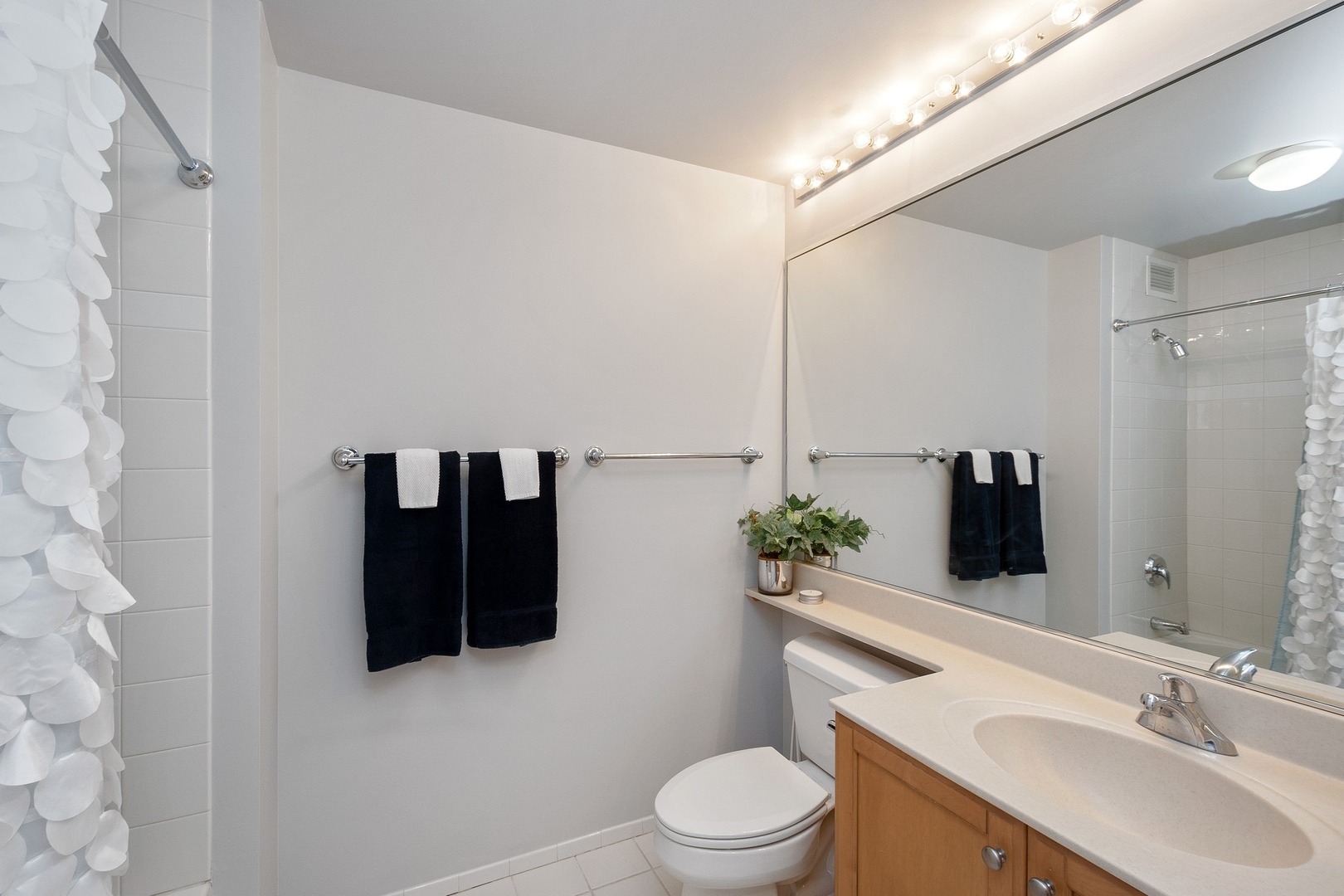 400 N La Salle Drive 3306 Property Photo 11