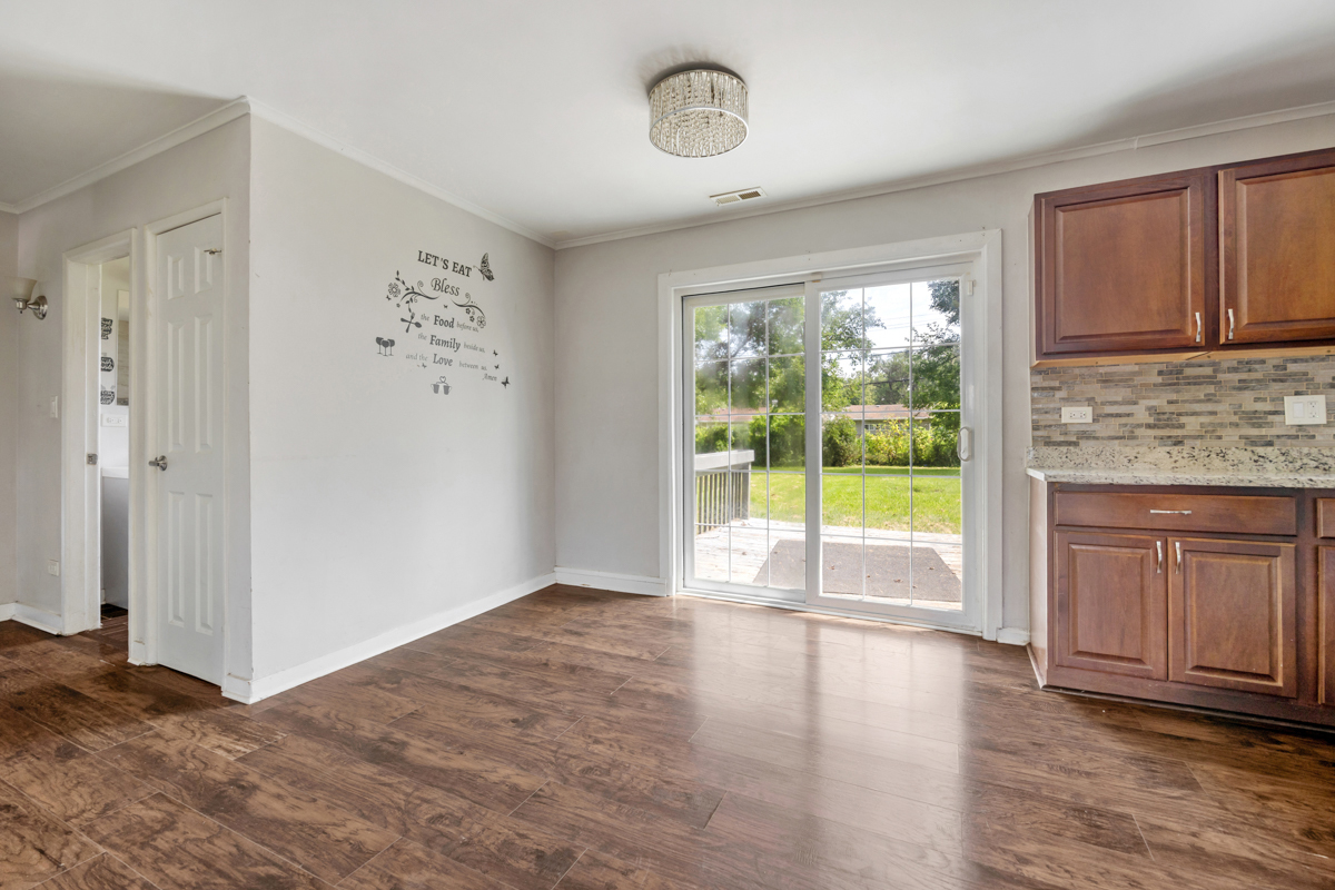 16243 Clifton Park Avenue Property Photo 6