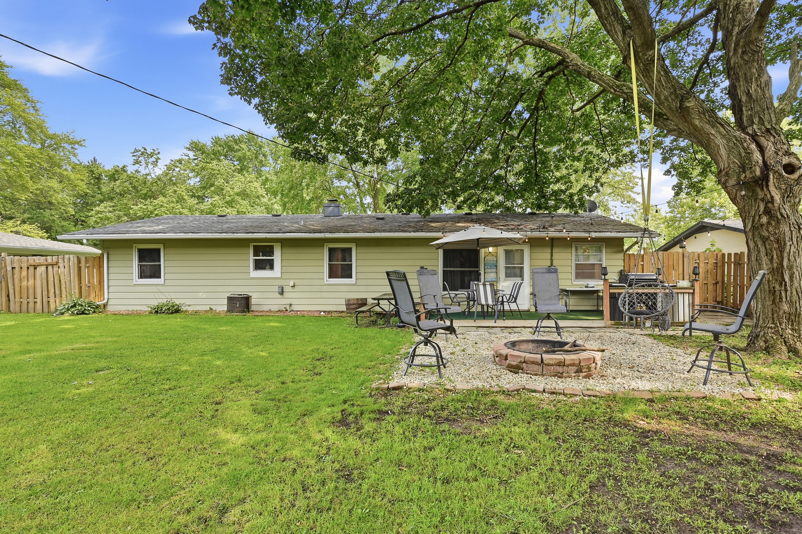16 Greenbriar Drive Property Photo 3