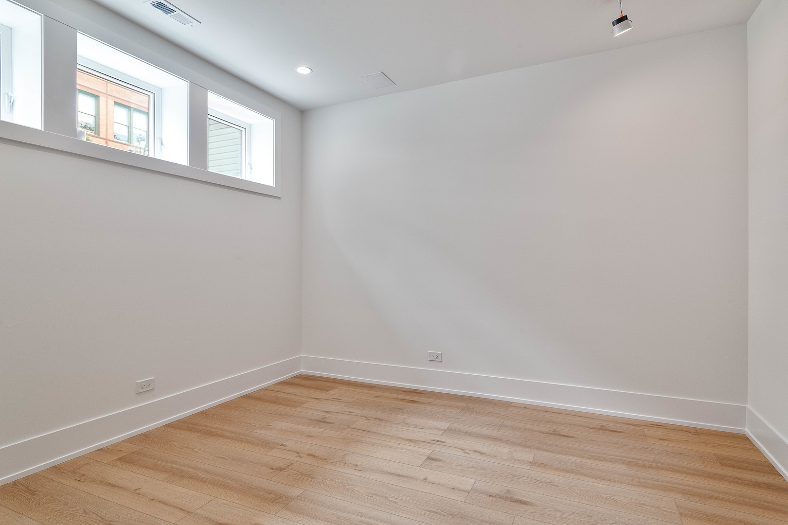 2120 N Keeler Avenue Property Photo 25