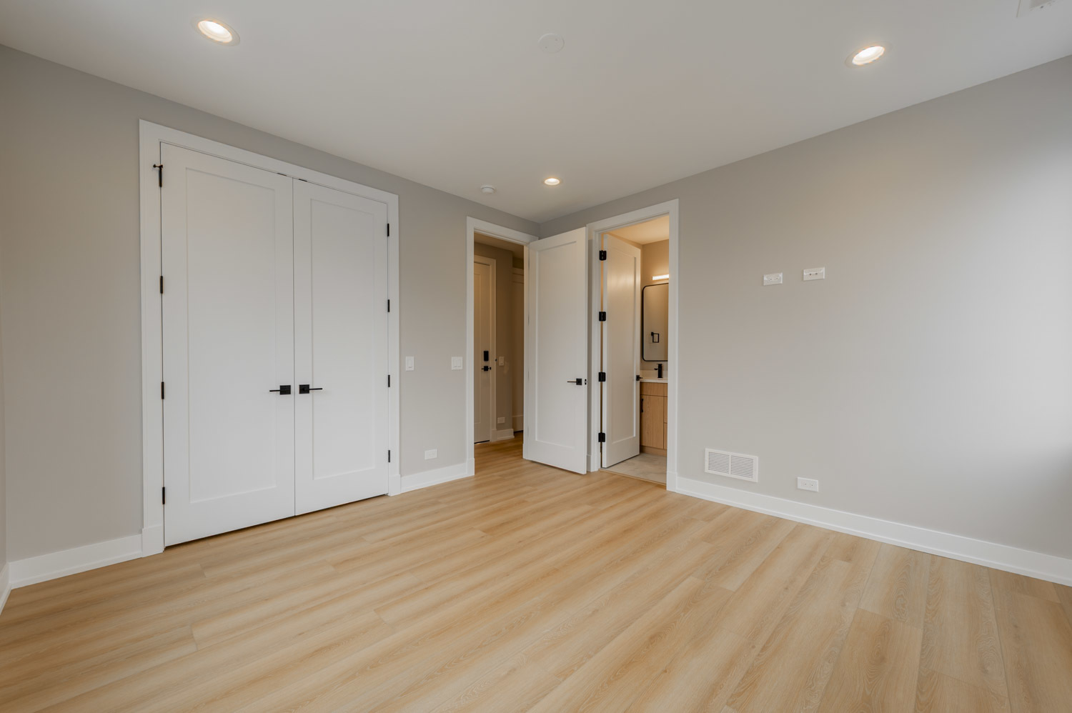 6519 W Addison Street 2s Property Photo 12