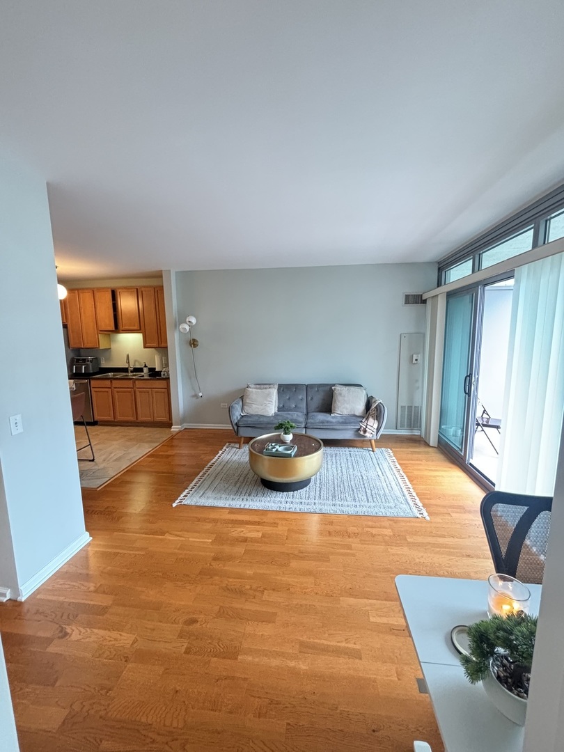 125 S Jefferson Street 2206 Property Photo 5