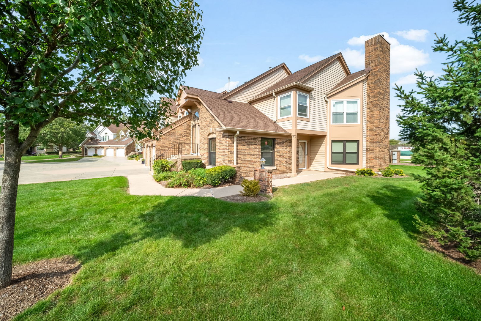2 Willow Parkway Property Photo 1