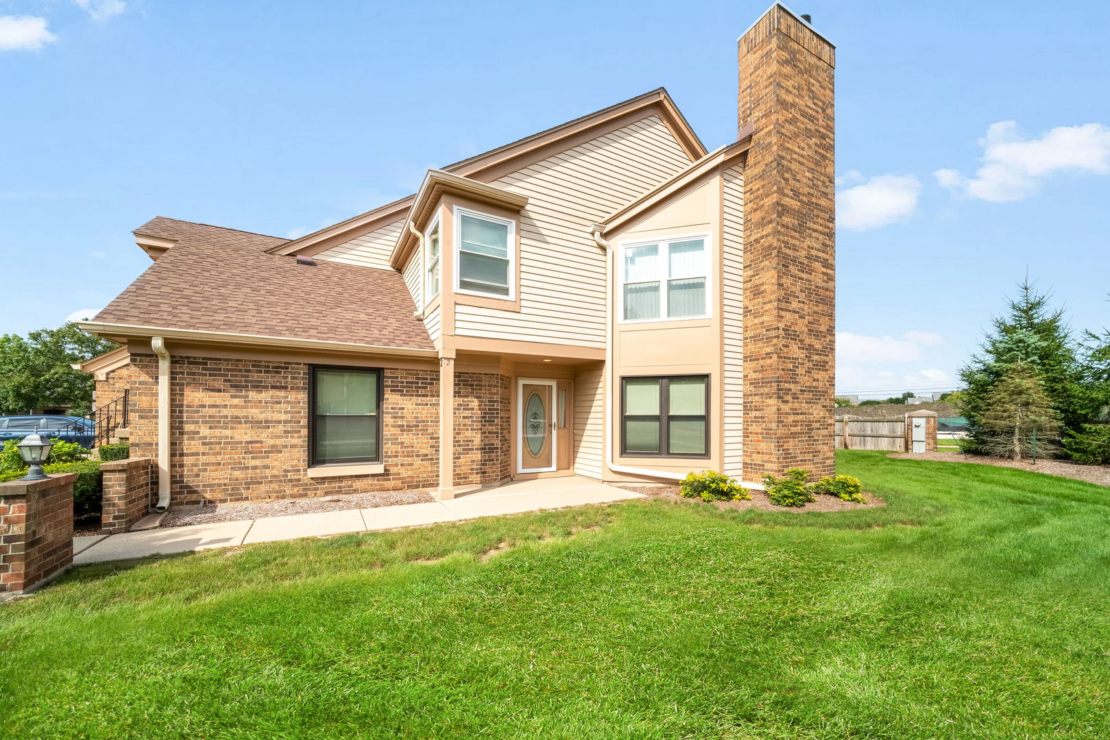 2 Willow Parkway Property Photo 2