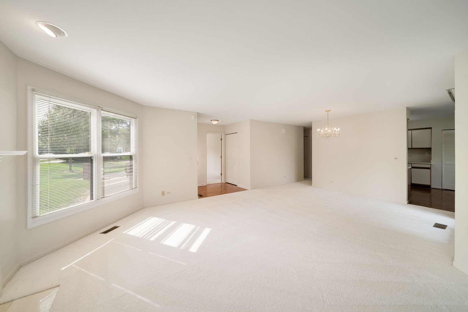 2 Willow Parkway Property Photo 8