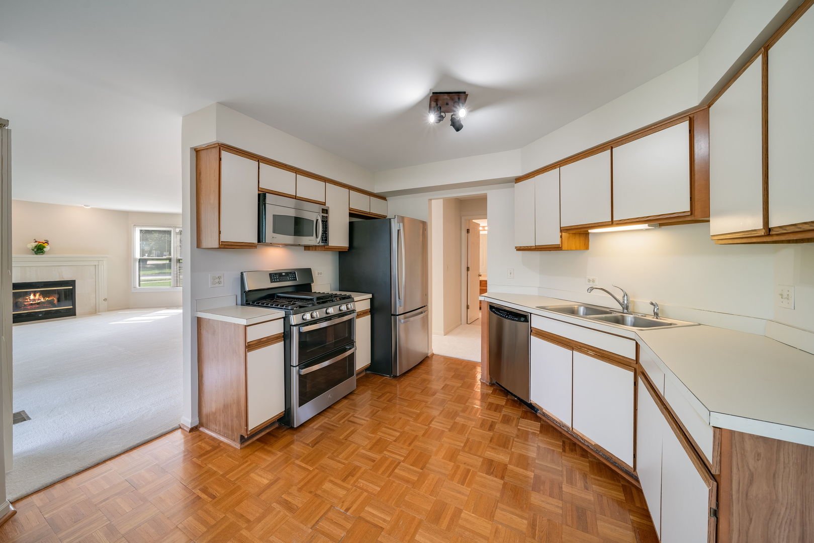 2 Willow Parkway Property Photo 11