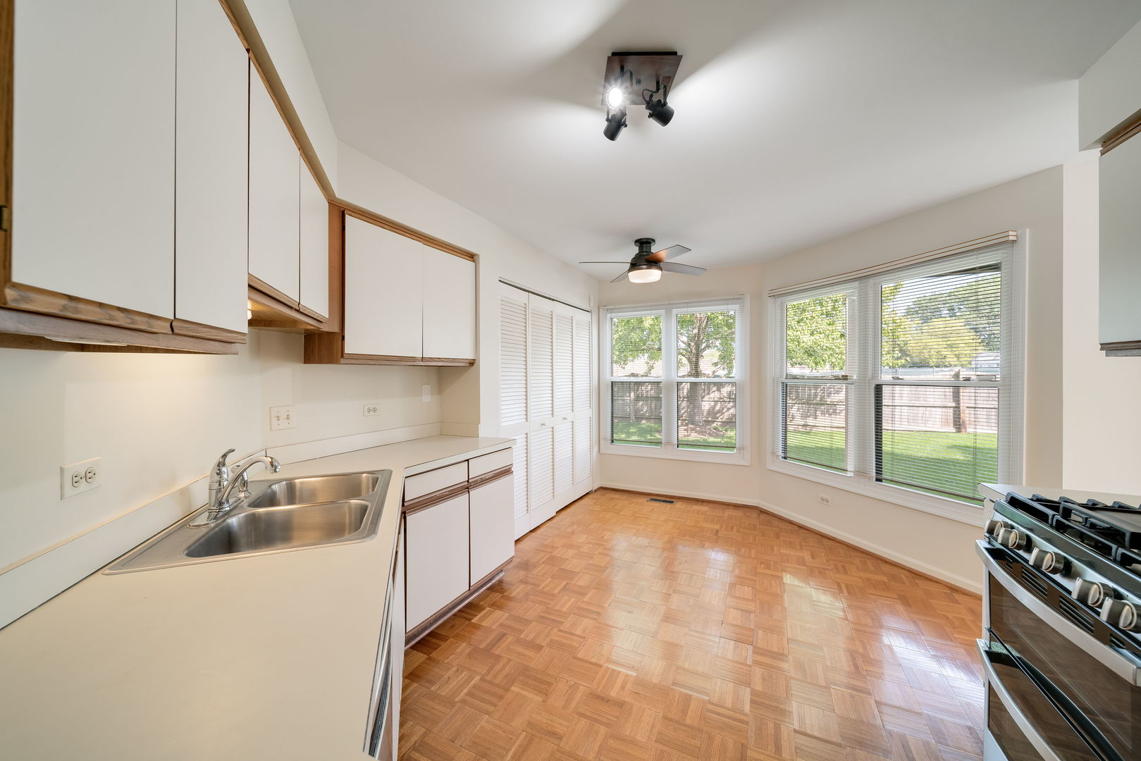 2 Willow Parkway Property Photo 12