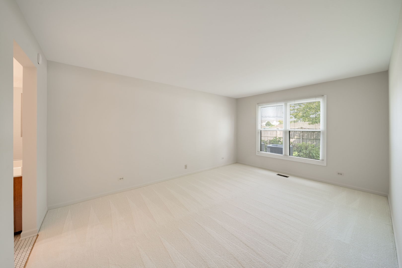 2 Willow Parkway Property Photo 13