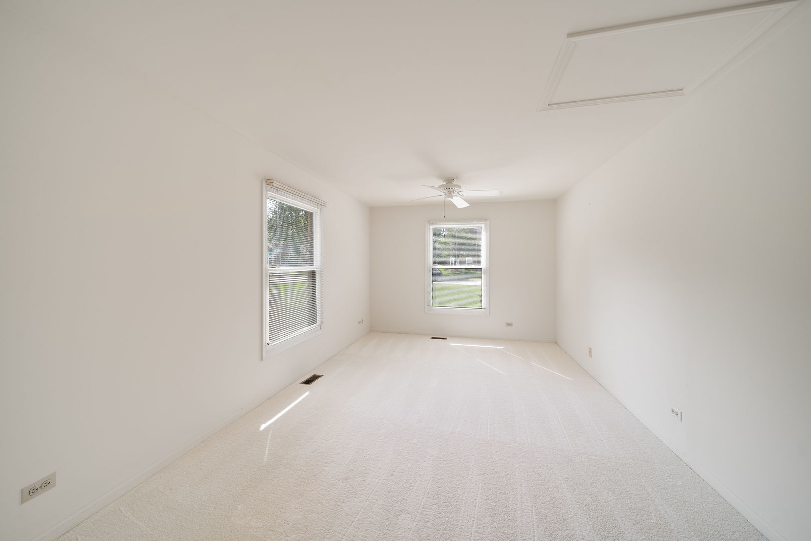 2 Willow Parkway Property Photo 17