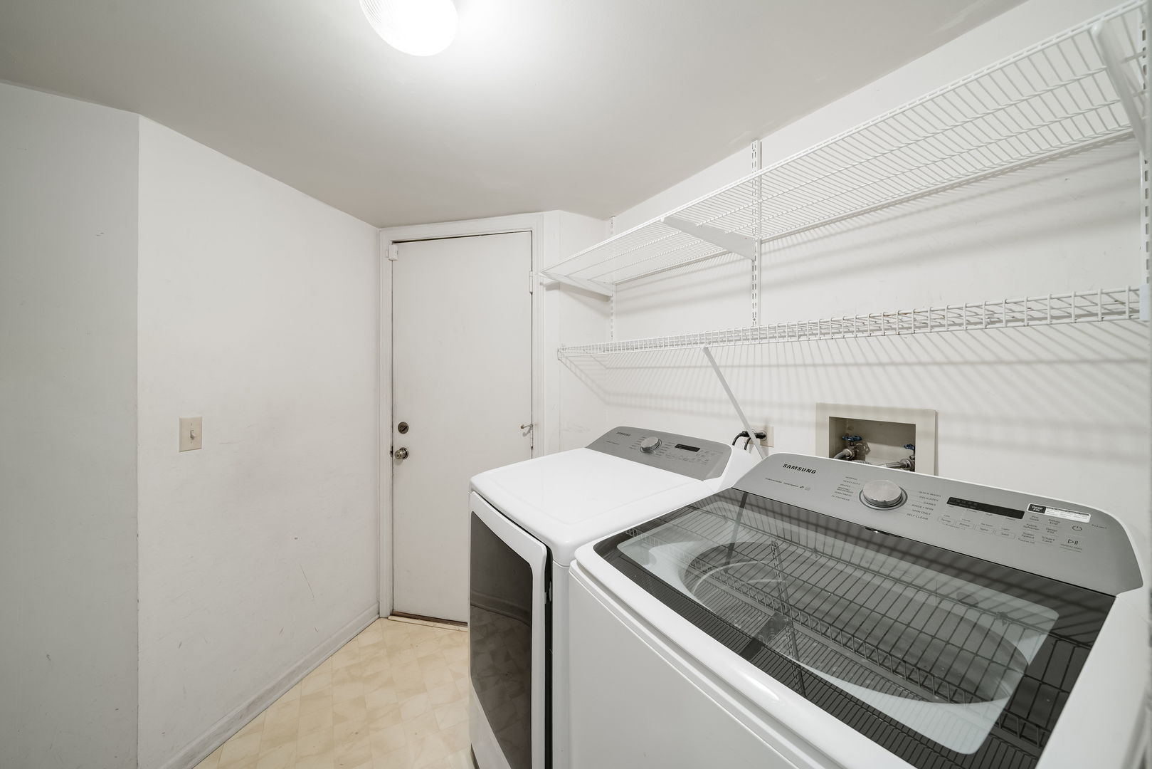 2 Willow Parkway Property Photo 21