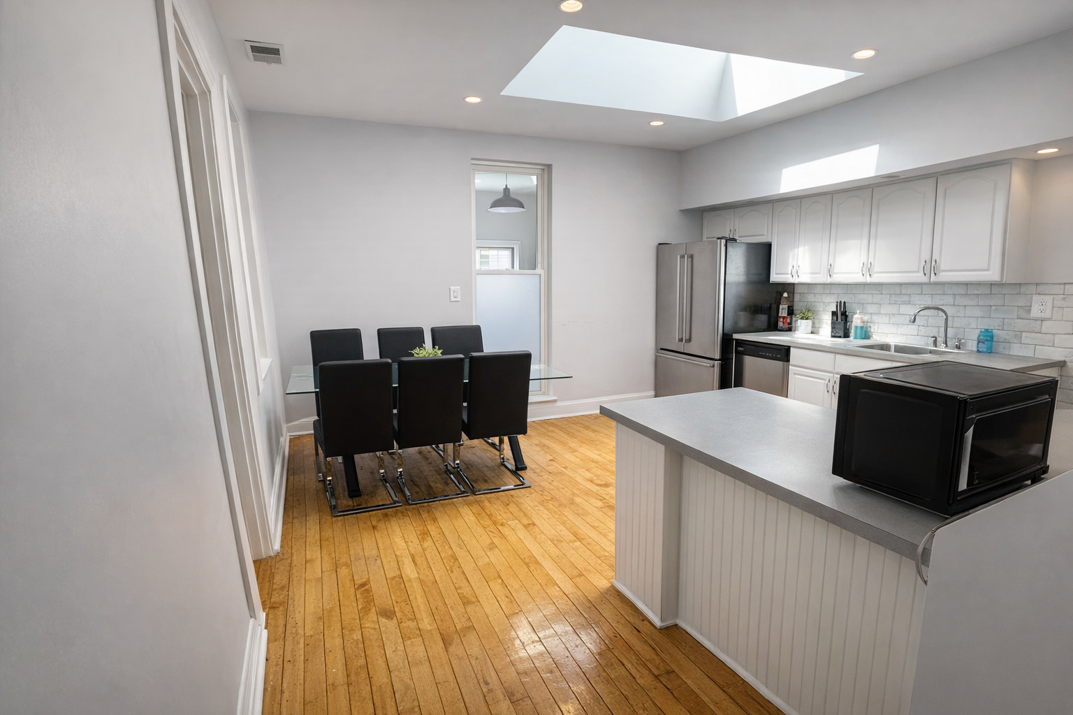 736 S Oakley Boulevard 2 Property Photo 6