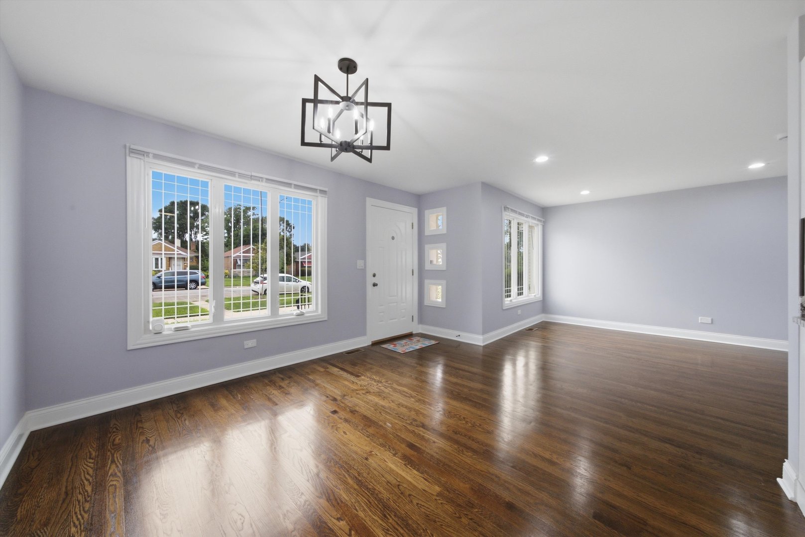 8437 S King Drive Property Photo 4