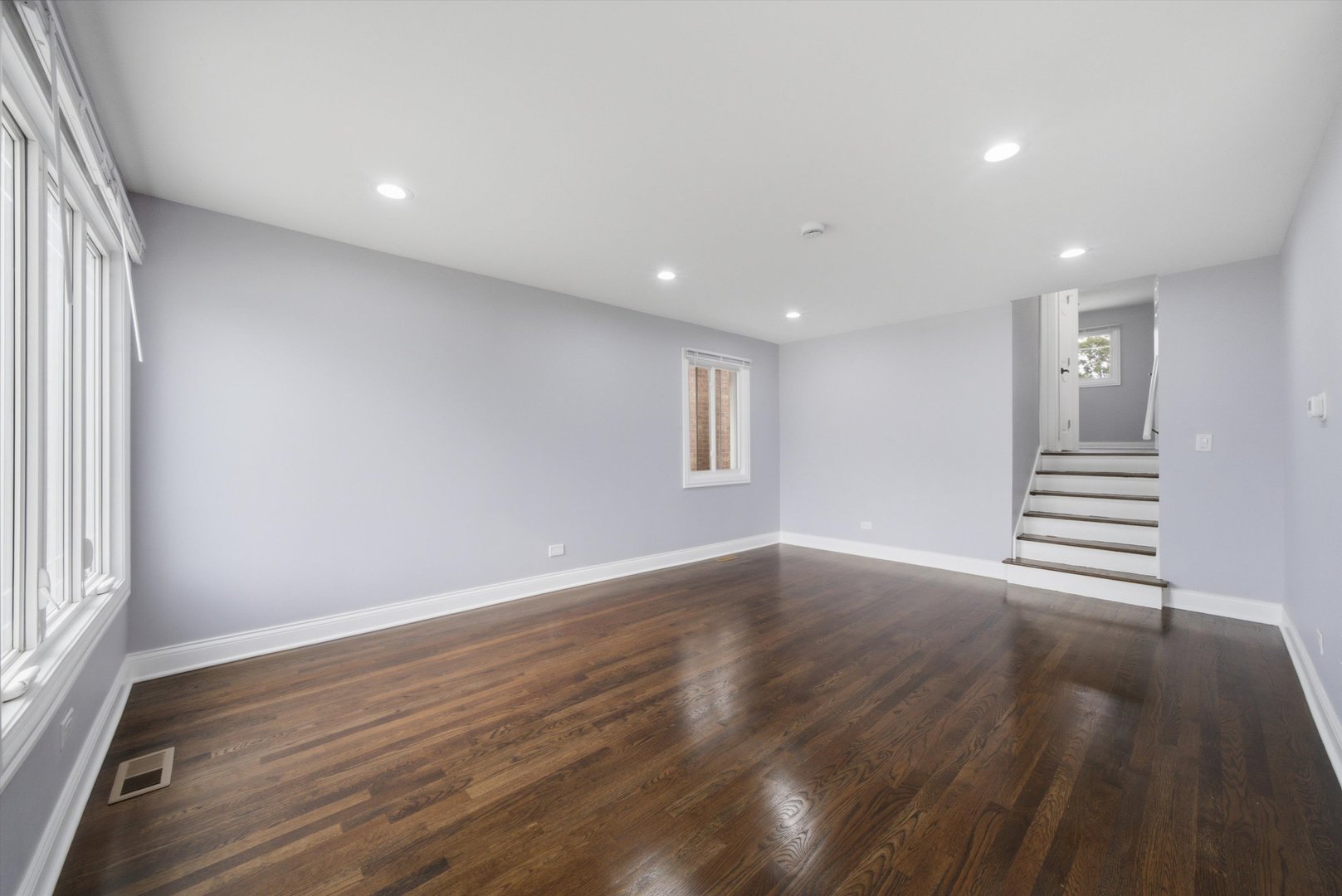8437 S King Drive Property Photo 5