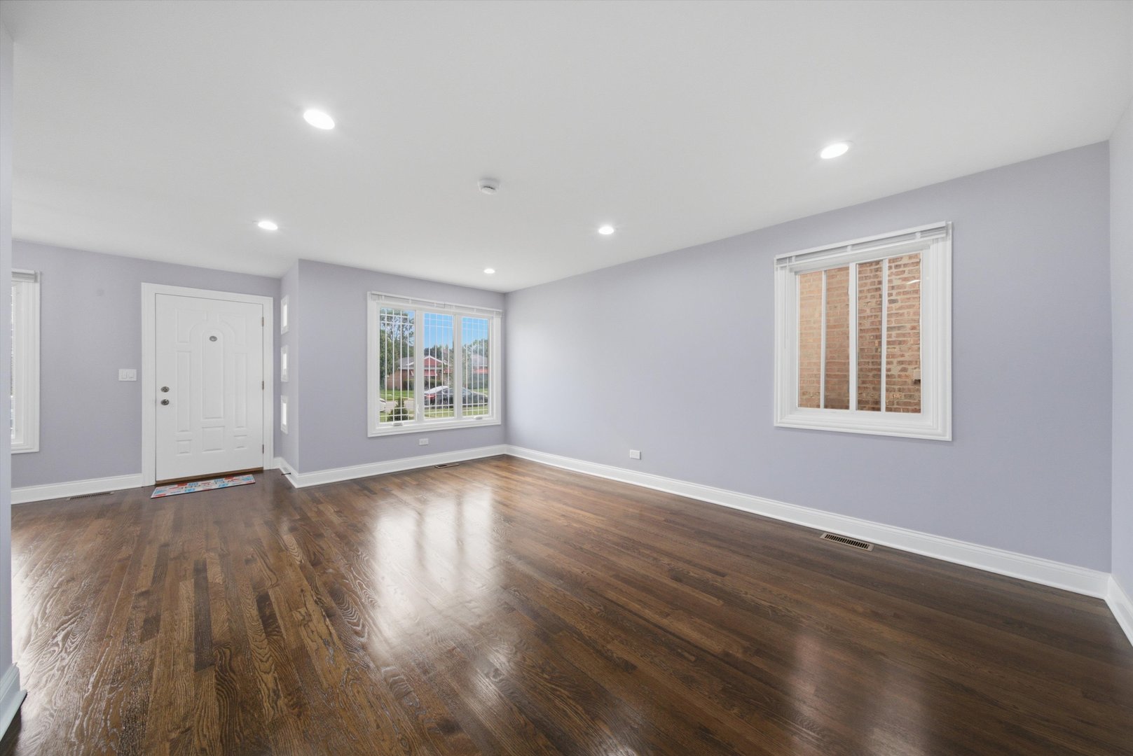 8437 S King Drive Property Photo 6
