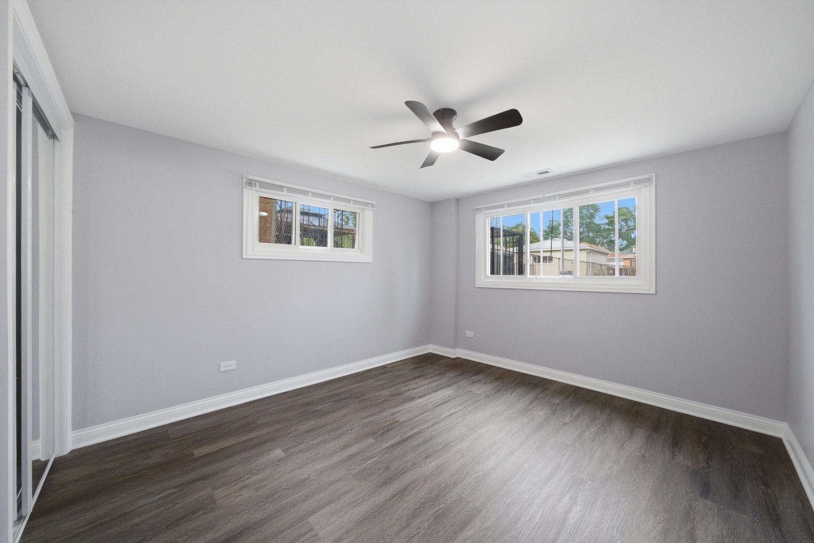 8437 S King Drive Property Photo 9