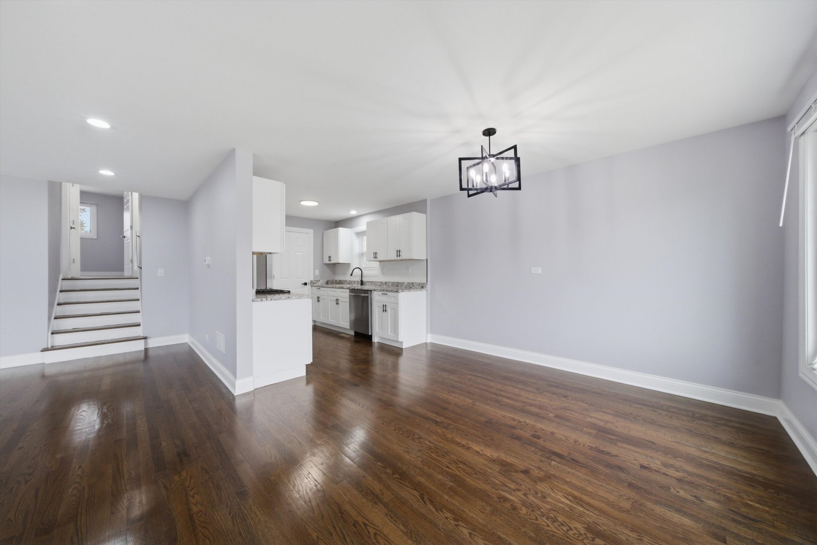 8437 S King Drive Property Photo 10