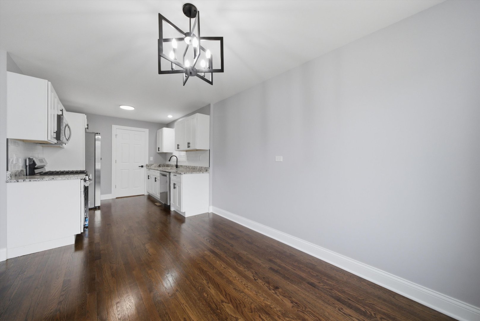 8437 S King Drive Property Photo 11