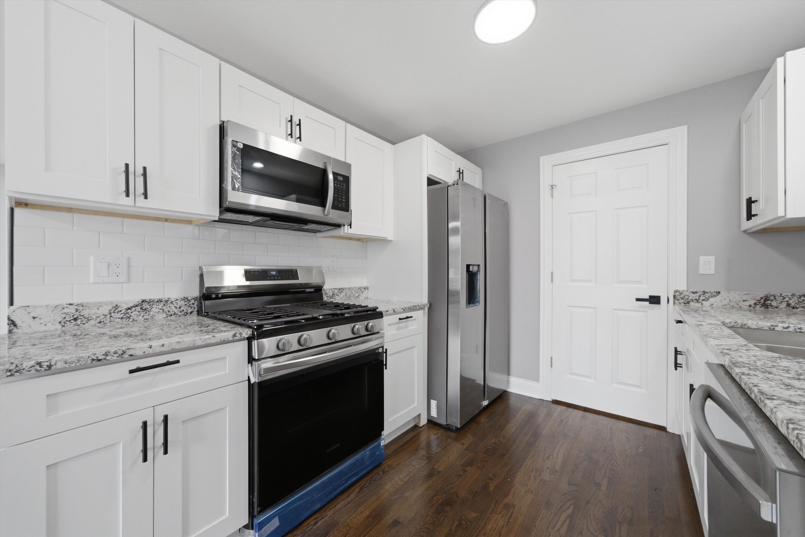 8437 S King Drive Property Photo 14