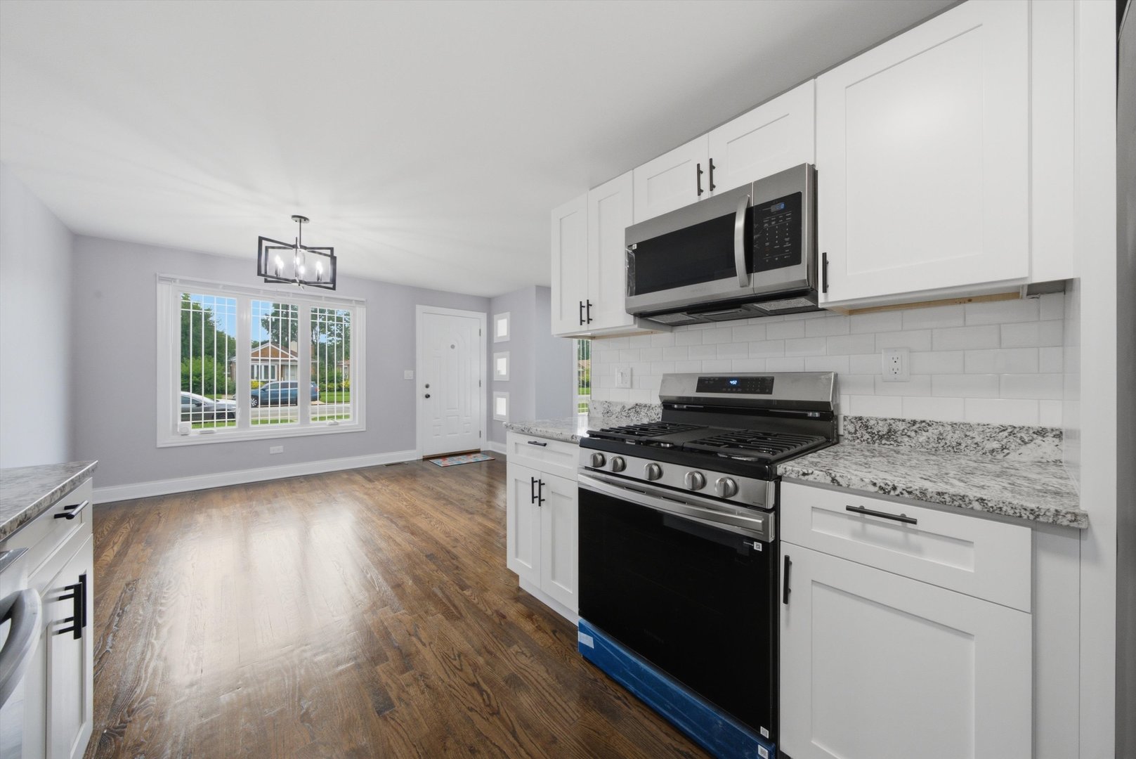 8437 S King Drive Property Photo 16