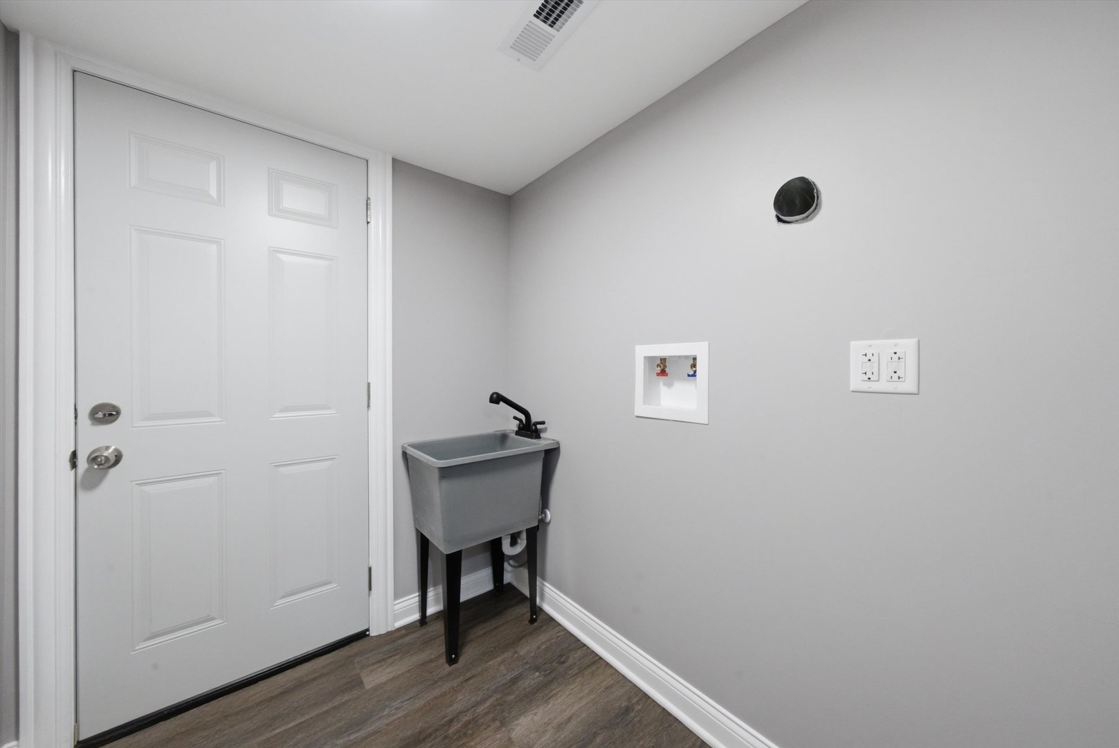 8437 S King Drive Property Photo 28