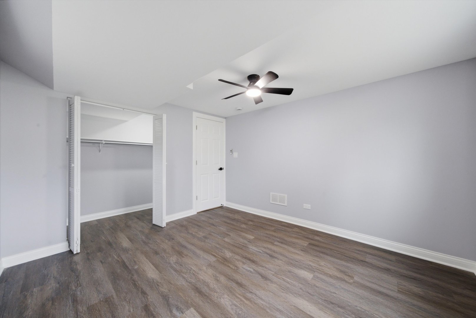 8437 S King Drive Property Photo 29