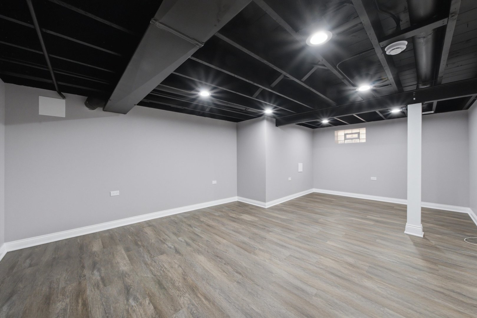 8437 S King Drive Property Photo 30
