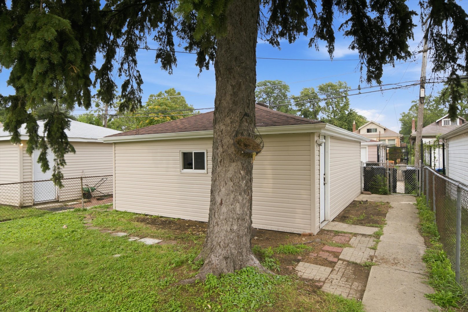 8437 S King Drive Property Photo 32