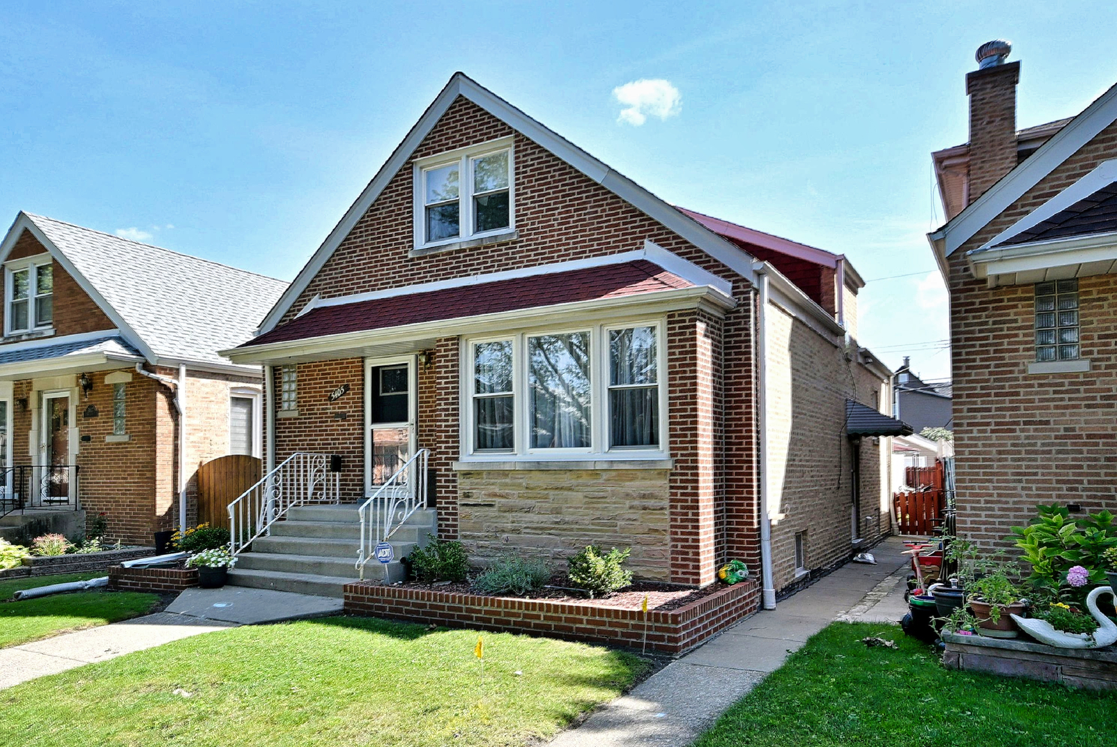 5405 N MULLIGAN Avenue Property Photo 1