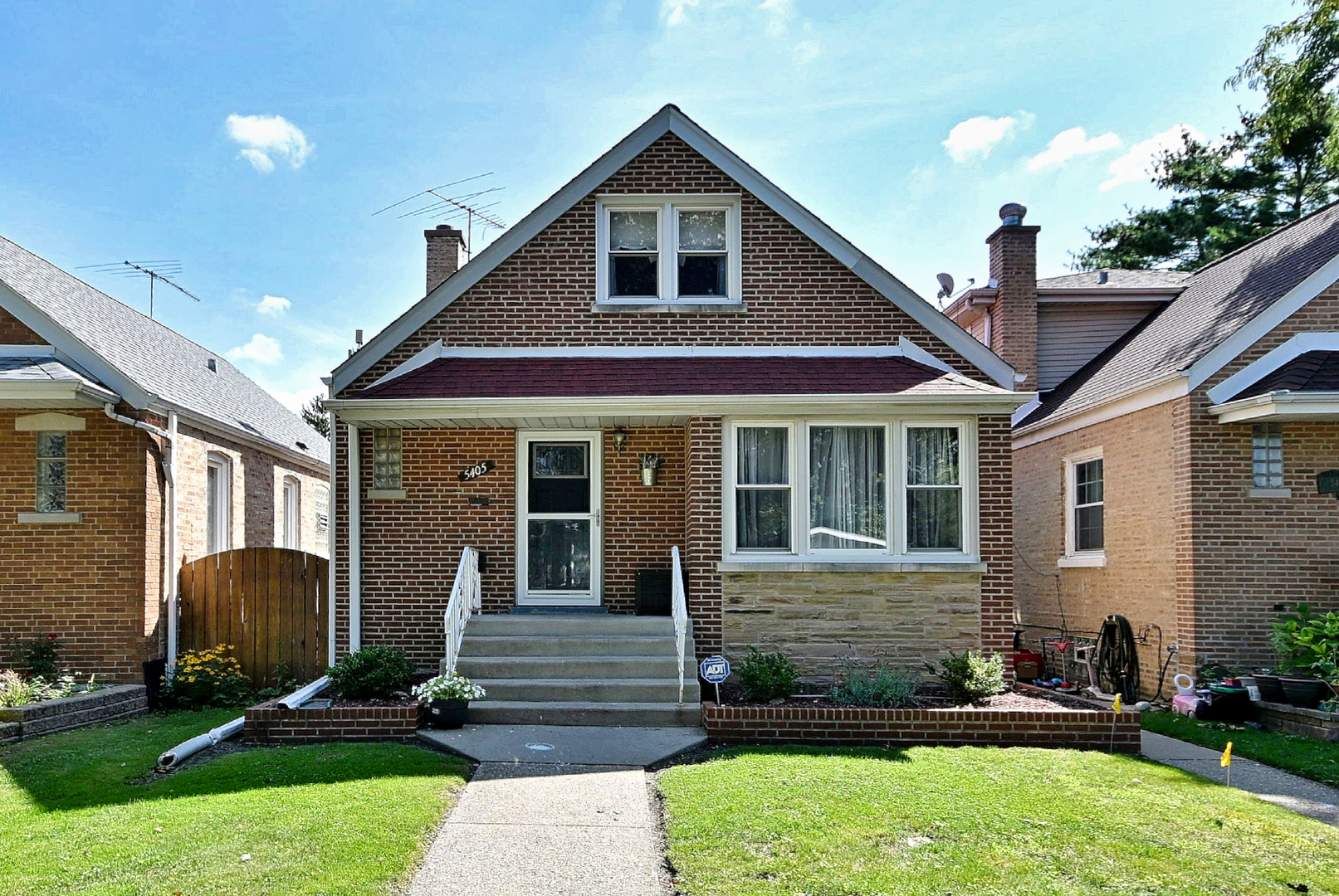 5405 N Mulligan Avenue Property Photo 2