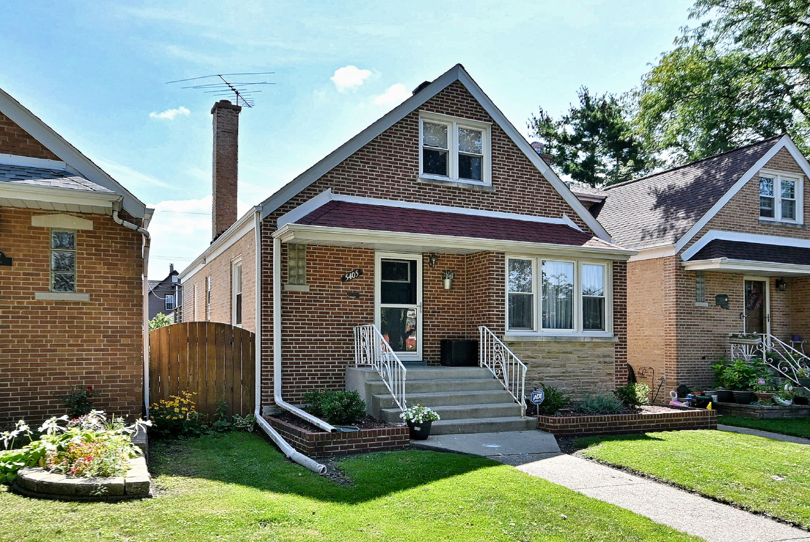5405 N Mulligan Avenue Property Photo 3