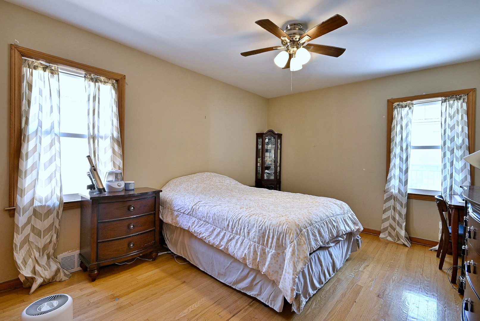 5405 N Mulligan Avenue Property Photo 7