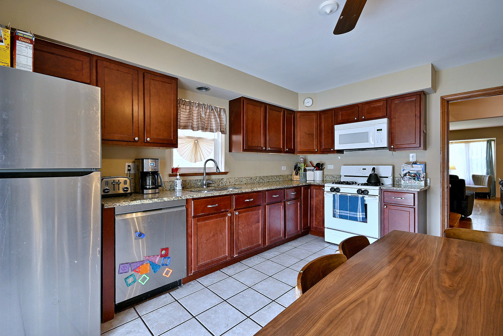 5405 N Mulligan Avenue Property Photo 9