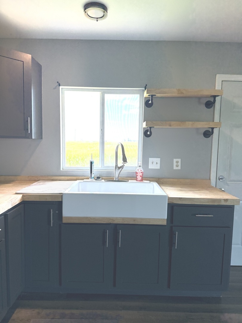 909 Harmon Road Property Photo 13
