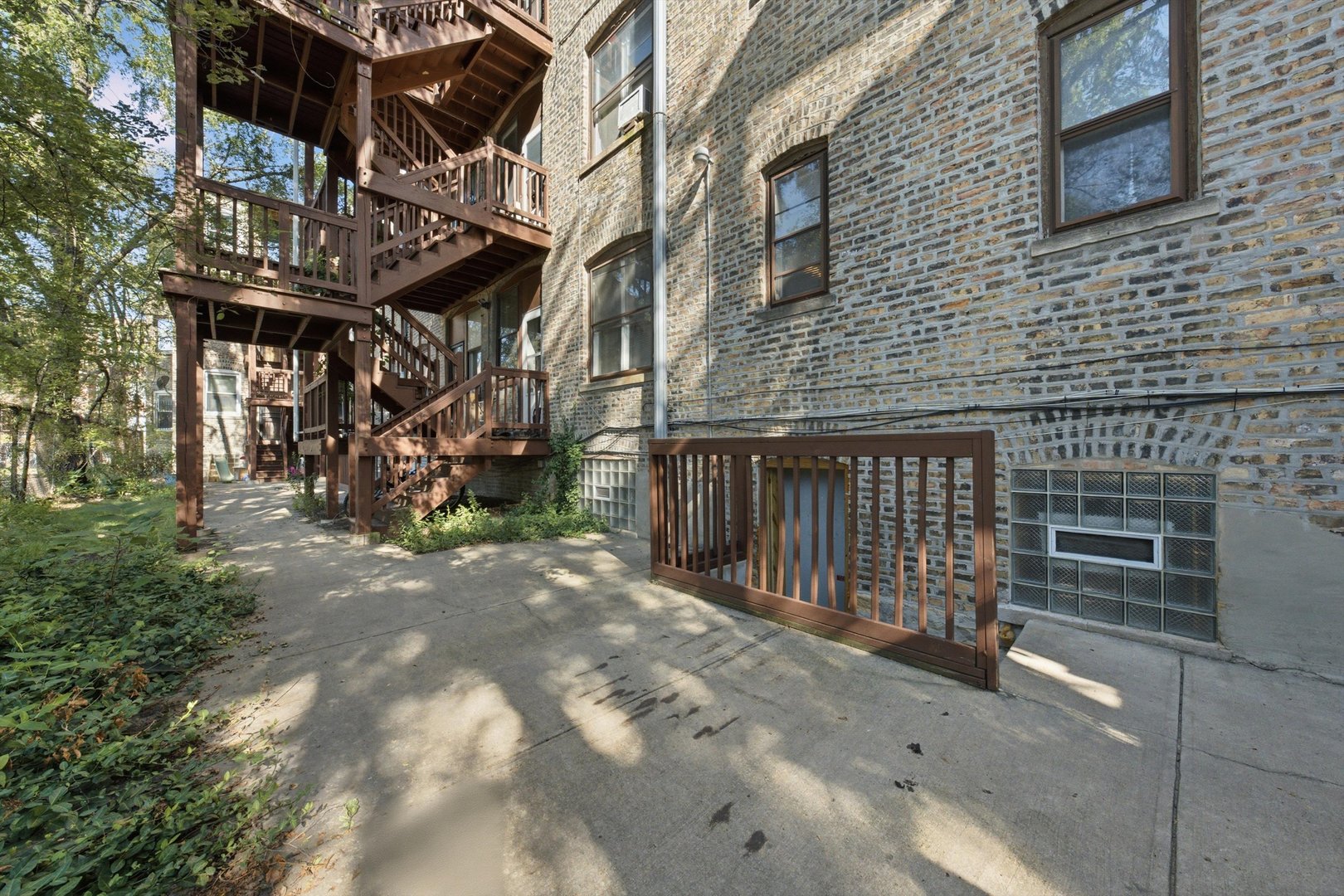 955 E 61st Street 1 Property Photo 12