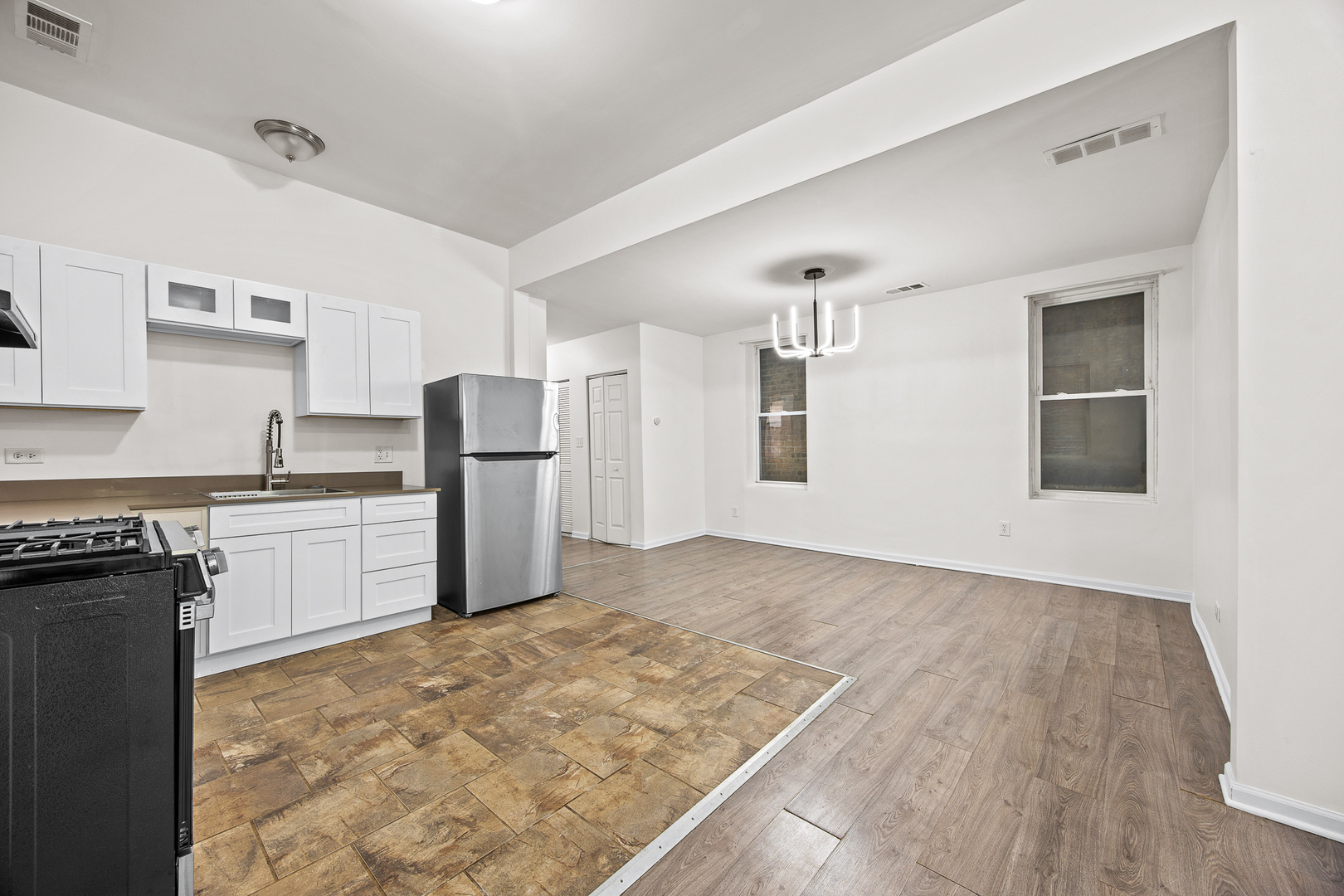 1527 W 18th Place Property Photo 18