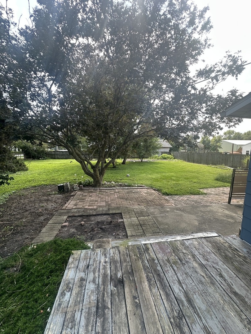 201 W Byron Street Property Photo 3