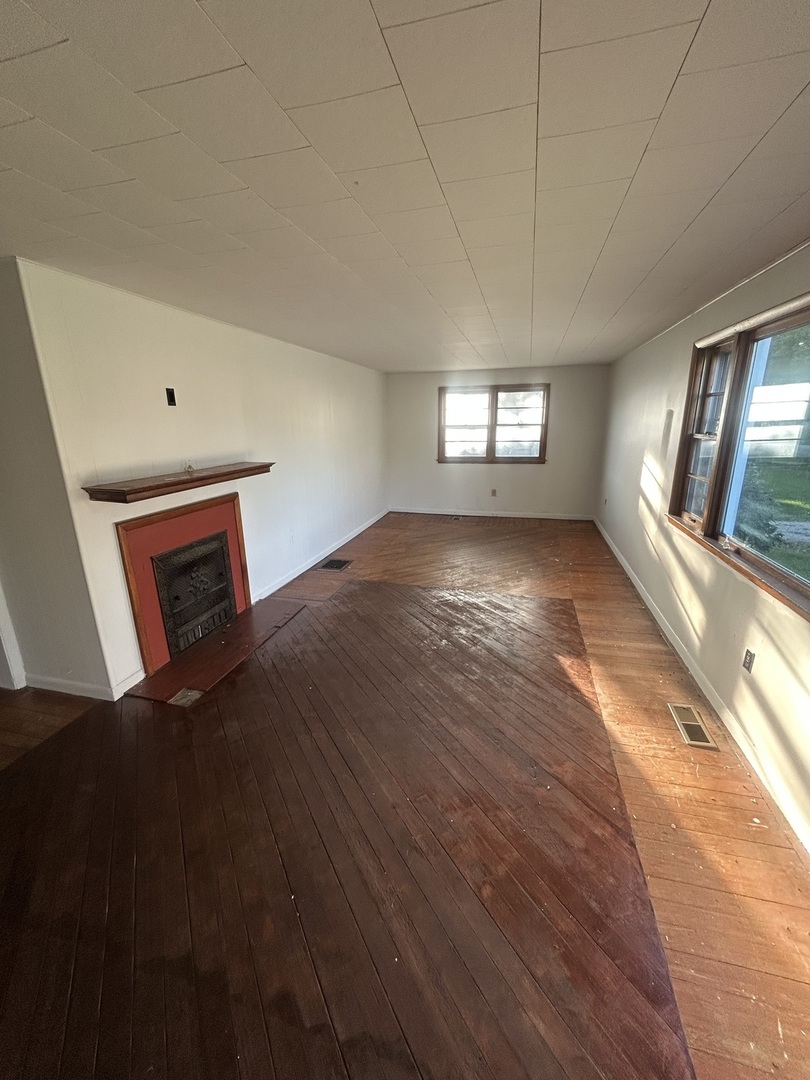 201 W Byron Street Property Photo 4