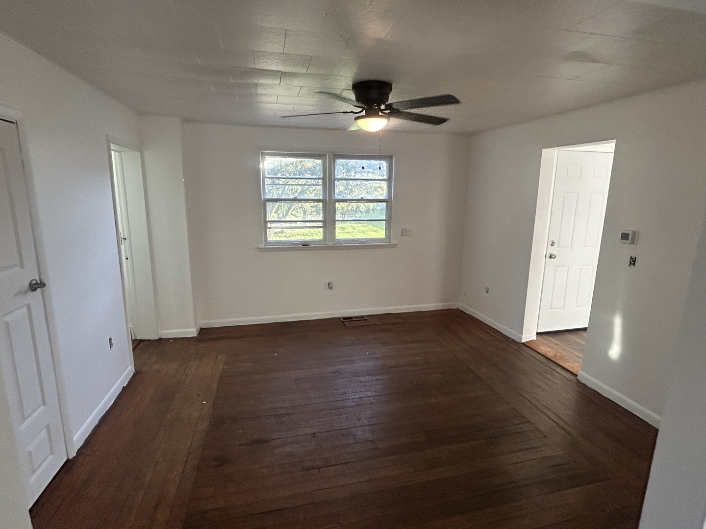 201 W Byron Street Property Photo 10