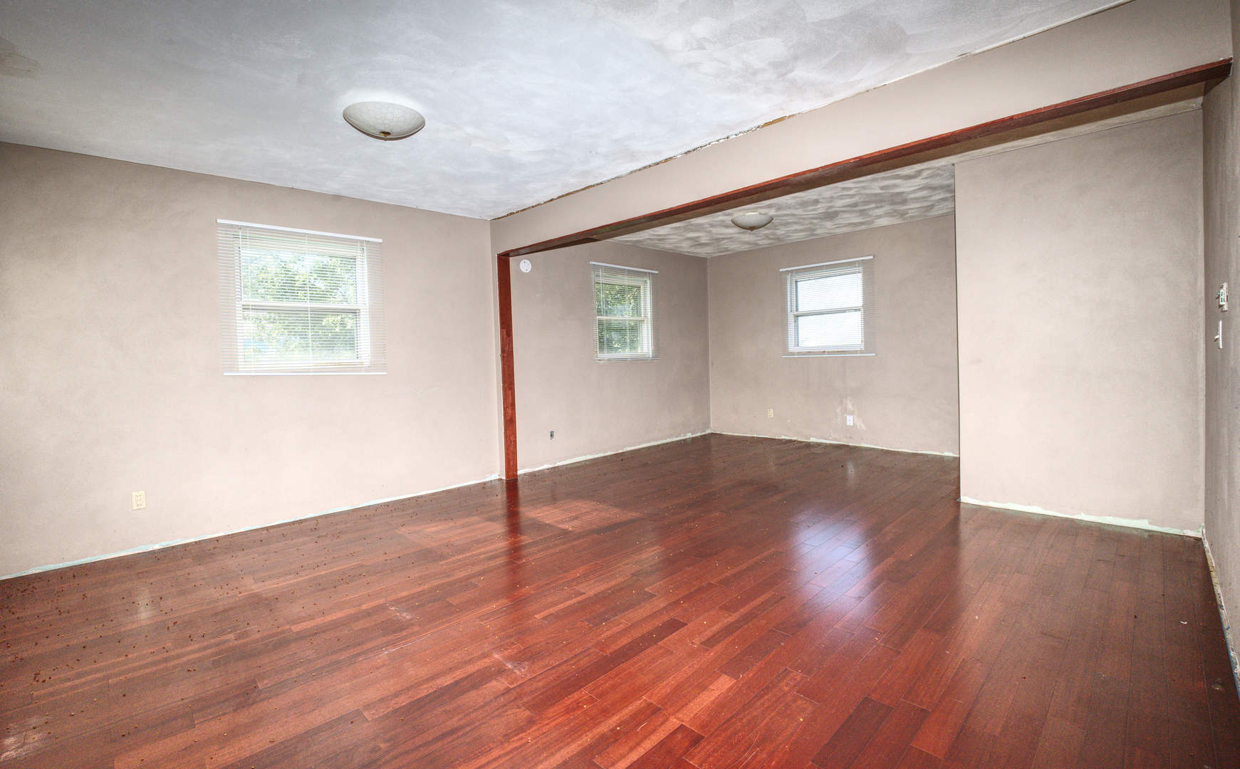 3114 S Rush Creek Road Property Photo 6