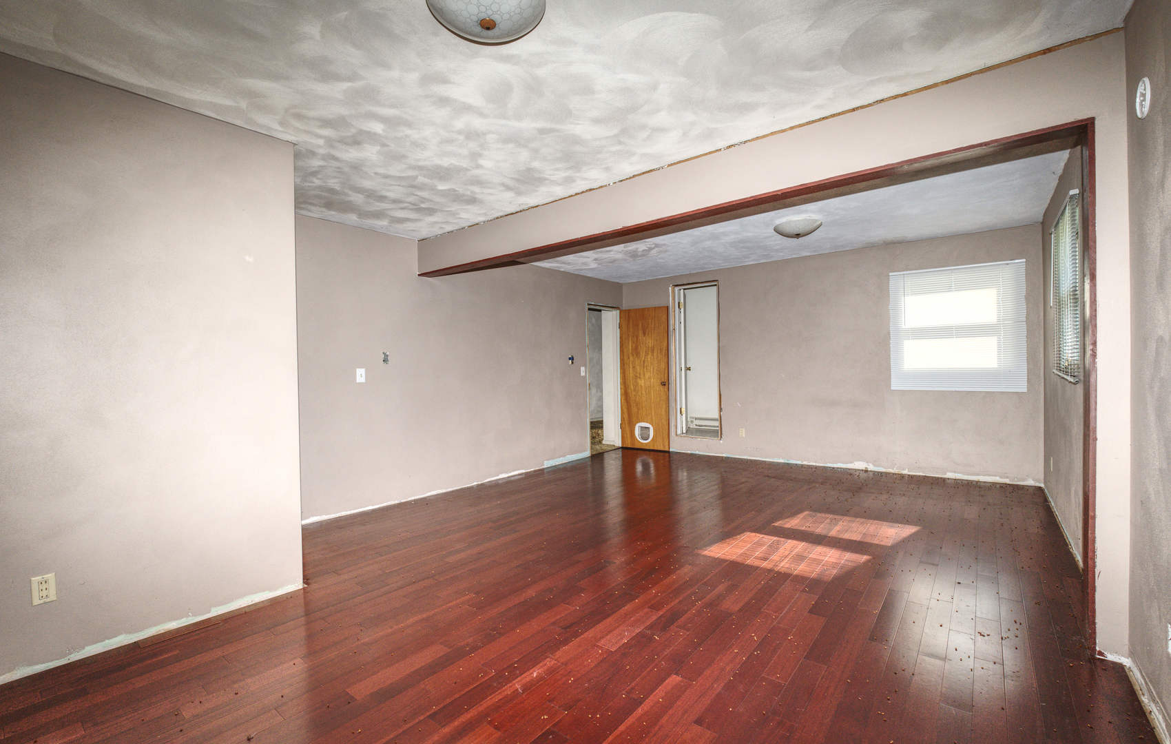 3114 S Rush Creek Road Property Photo 7