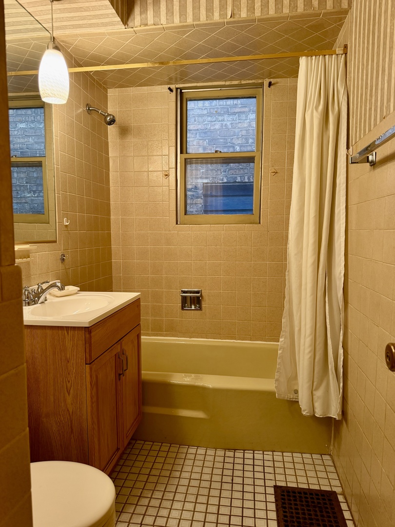 3336 N Karlov Avenue Property Photo 8
