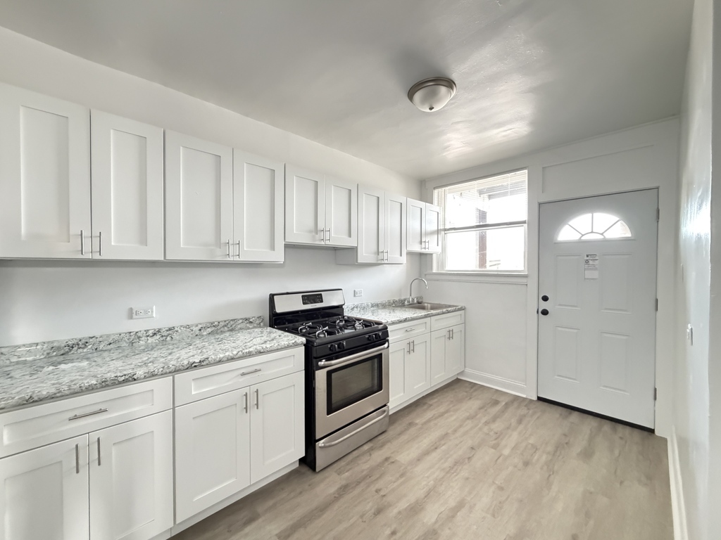 1650 W Morse Avenue 3 Property Photo 3