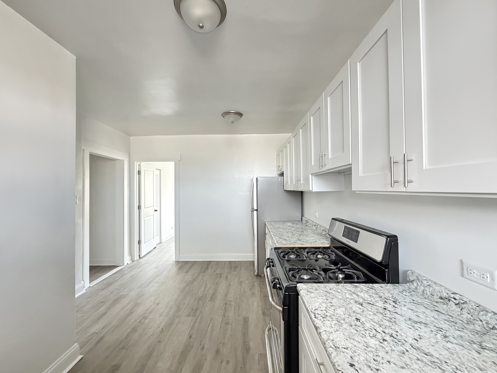 1650 W Morse Avenue 3 Property Photo 6