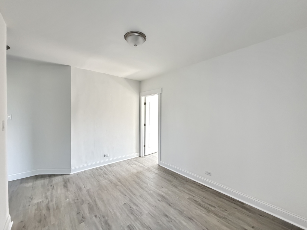 1650 W Morse Avenue 3 Property Photo 10