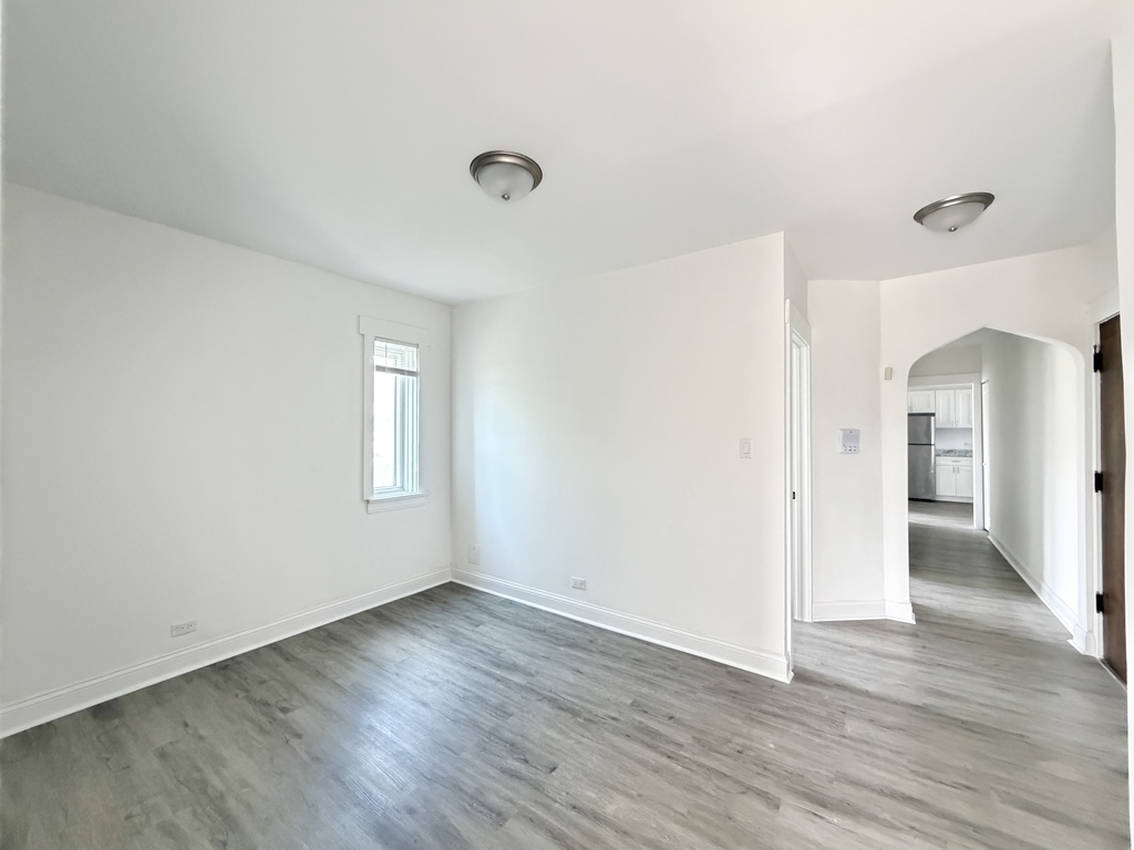 1650 W Morse Avenue 3 Property Photo 11