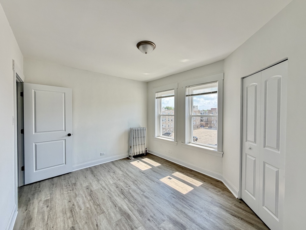 1650 W Morse Avenue 3 Property Photo 13